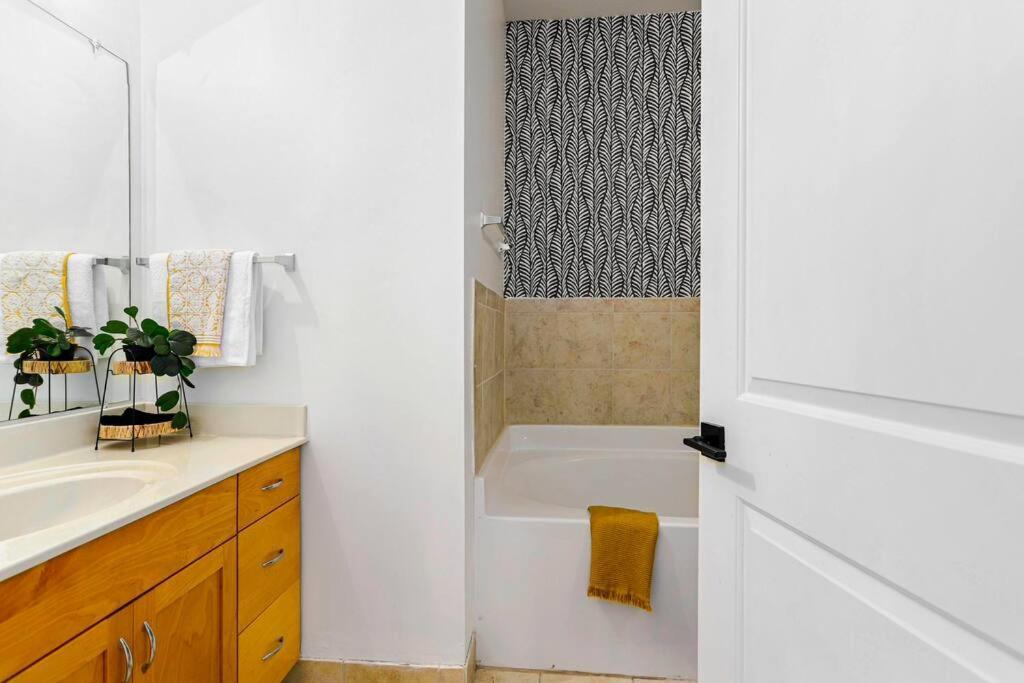 אטלנטה Entire Condo - Urban Safari In The Heart Of Atl מראה חיצוני תמונה